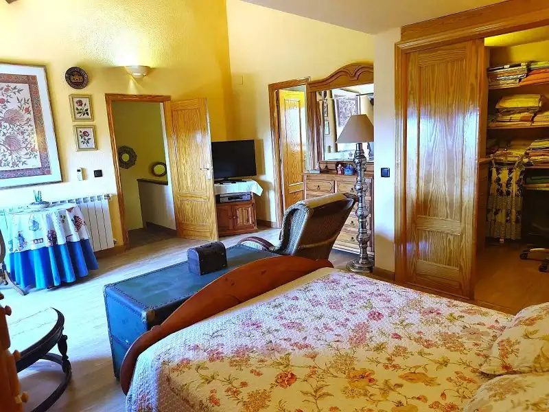 Bedroom of Houses for sale in Miraflores de la Sierra  with Air Conditioner, Heating and Terrace