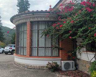 Vista exterior de Casa o xalet en venda en Grazalema amb Aire condicionat, Jardí privat i Terrassa