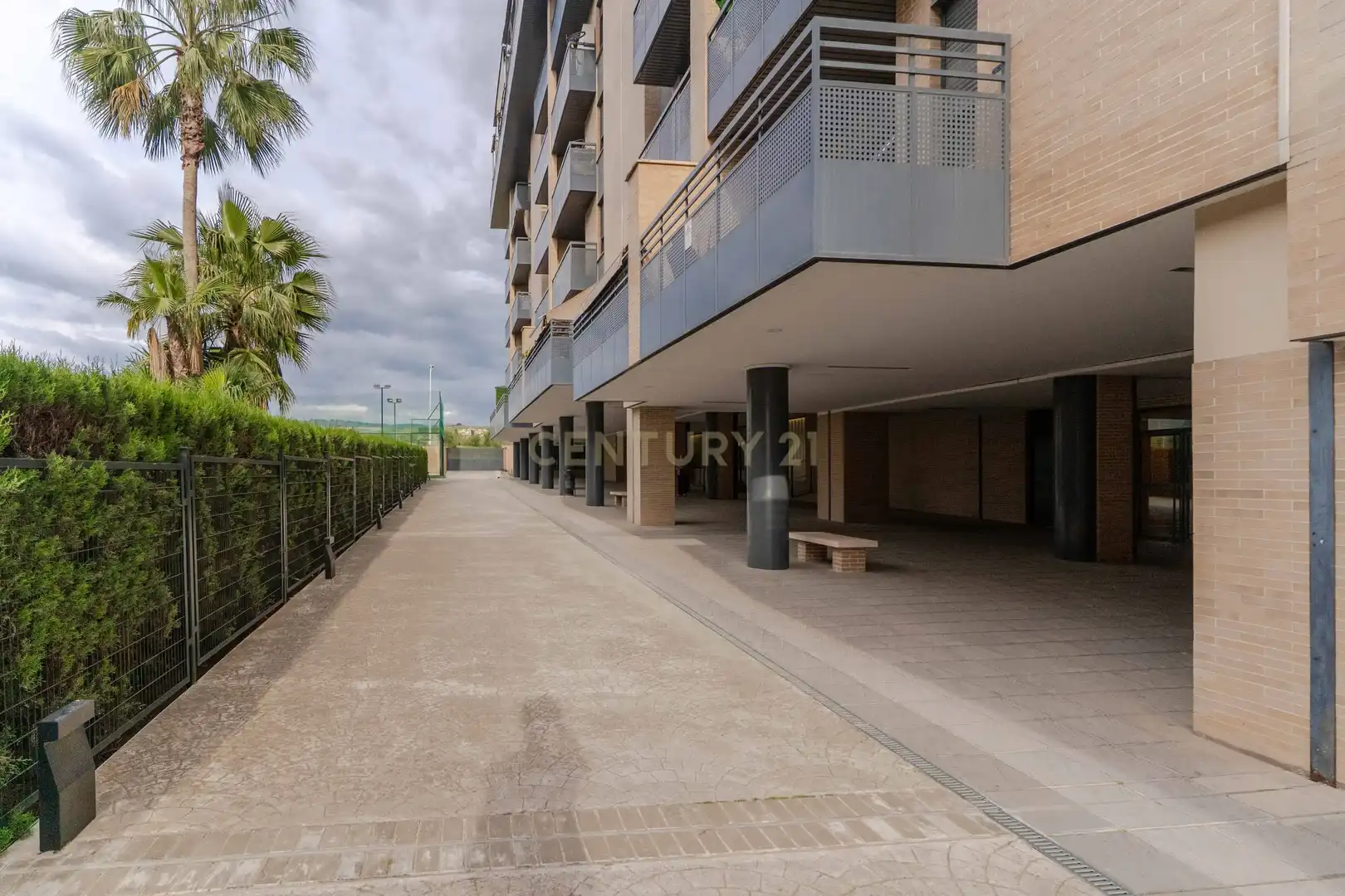 Parking de Piso en venta en Granada con Jardín privado, Trastero y Piscina comunitaria