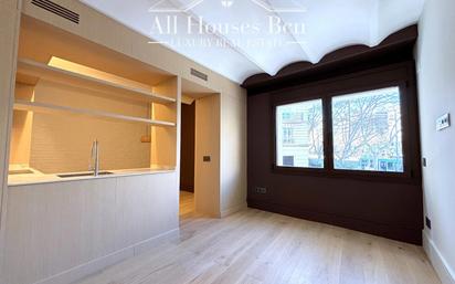 Bedroom of Flat for sale in  Barcelona Capital  with Air Conditioner, Heating and Parquet flooring