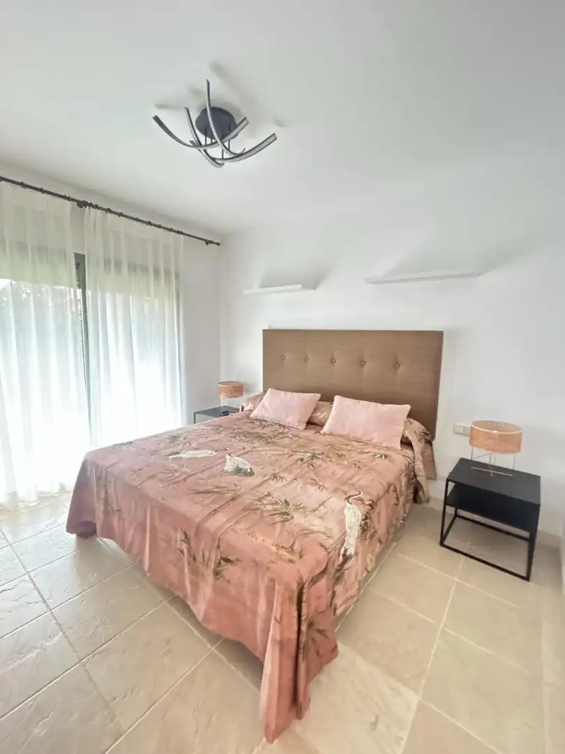 Habitación de Casa adosada en venta en Estepona con Aire acondicionado, Jardín privado y Amueblado