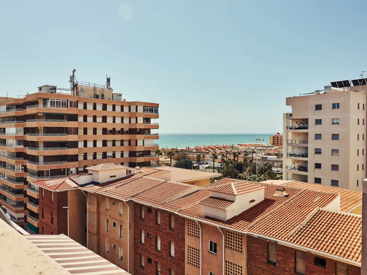 Außenansicht von Wohnungen zum Verkauf in Torrevieja mit Klimaanlage, Heizung und Terrasse