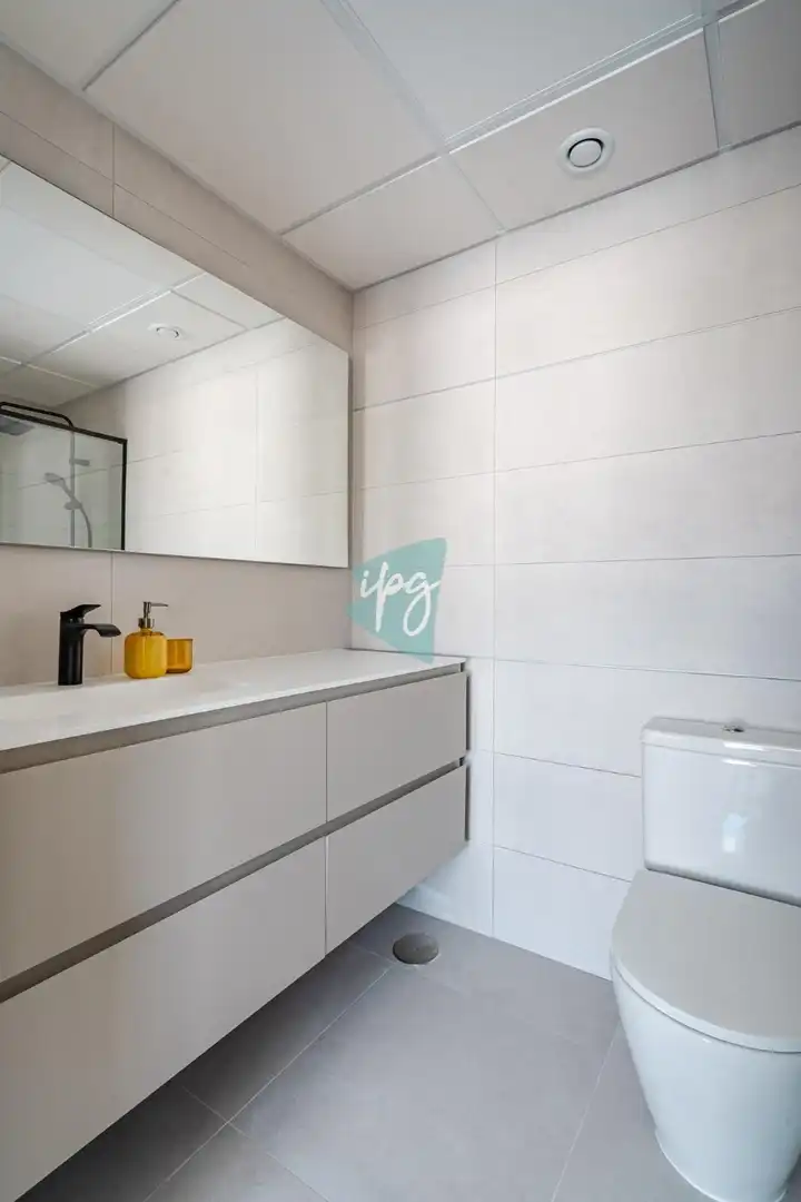 Badezimmer von Wohnungen zur Miete in Estepona mit Klimaanlage, Heizung und Terrasse