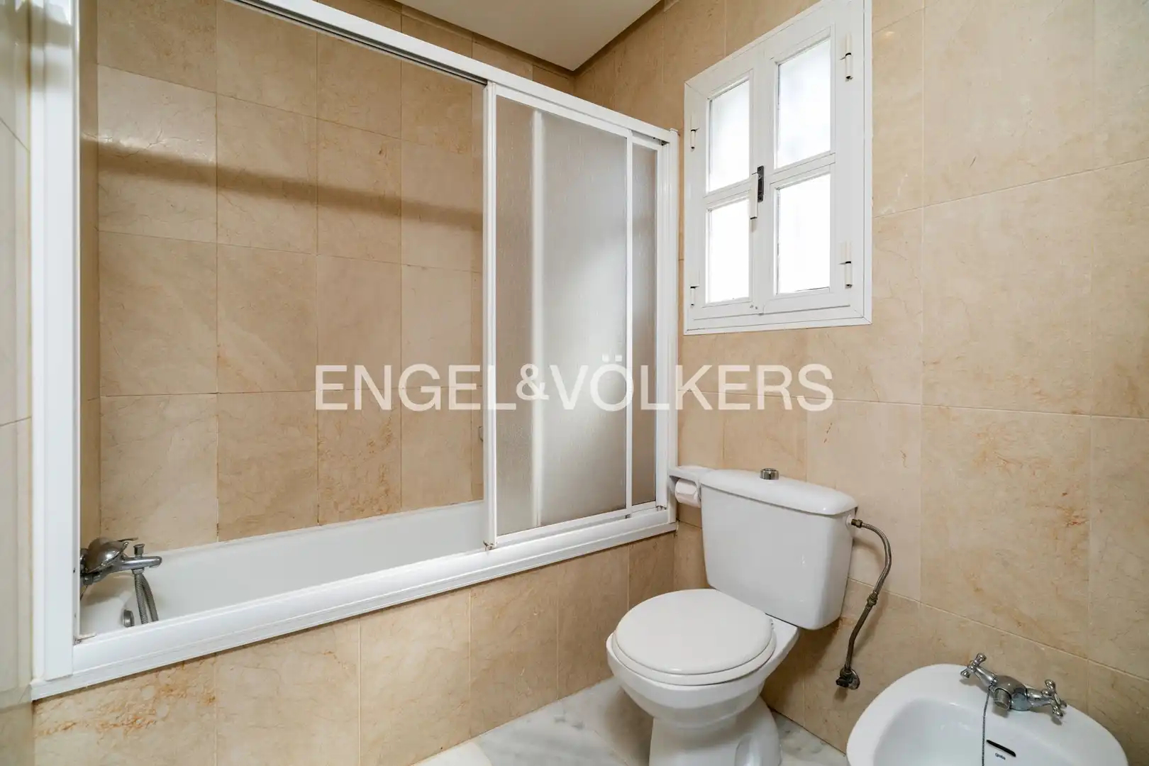 Bathroom of Houses for sale in Sanlúcar de Barrameda  with Air Conditioner, Heating and Private garden