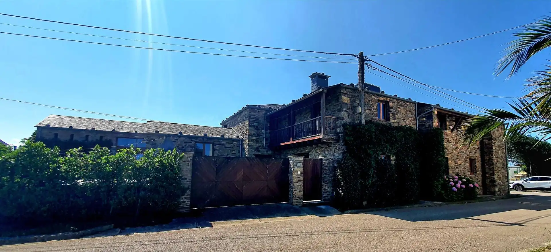 Vista exterior de Casa o xalet en venda en Tapia de Casariego amb Calefacció, Jardí privat i Terrassa