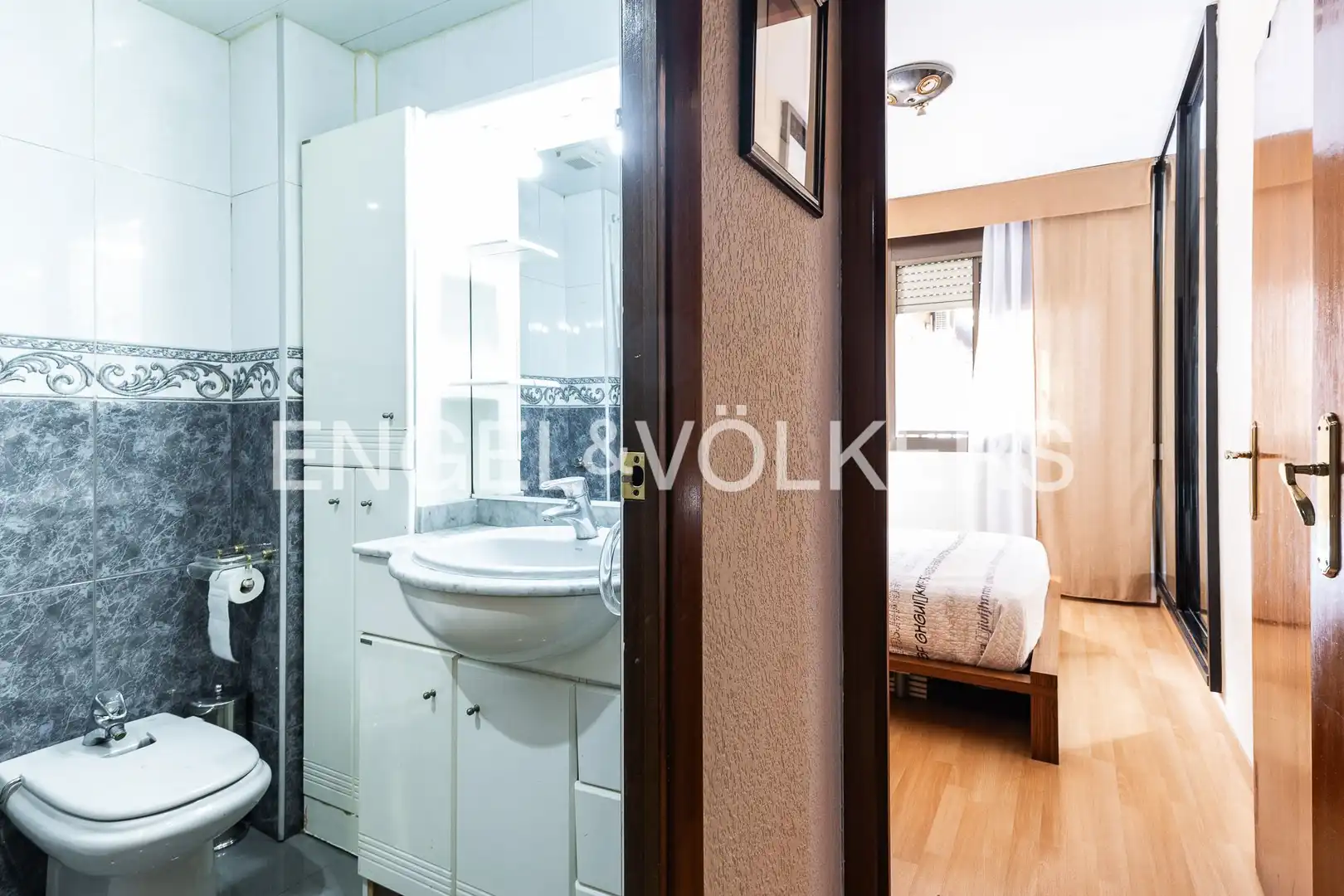 Wohnung zum Verkauf in Barcelona mit Klimaanlage, Heizung und Privatgarten