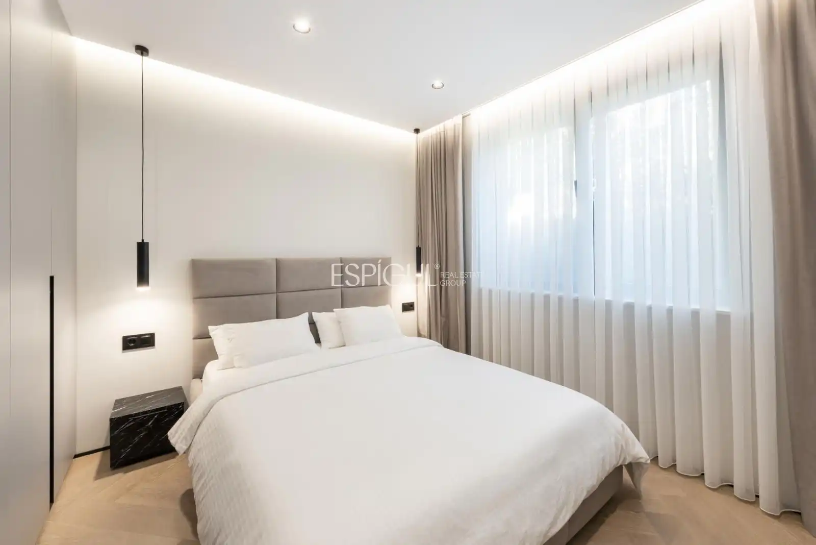 Bedroom of Houses for sale in Castelldefels  with Air Conditioner, Heating and Parquet flooring