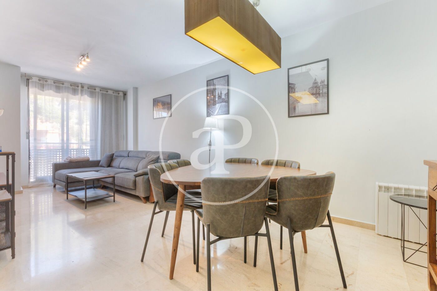 Esszimmer von Dachboden zum verkauf in Montserrat mit Klimaanlage, Terrasse und Abstellraum