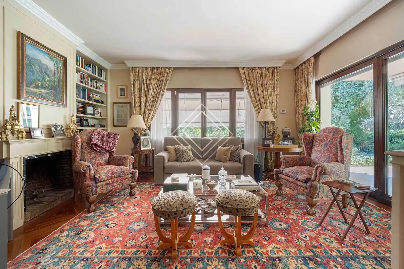 Sala d'estar de Casa o xalet en venda en Madrid amb Jardí privat, Terrassa i Traster