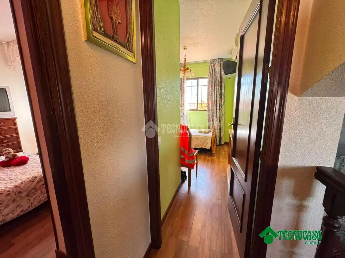 Dormitori de Casa adosada en venda en Gerindote amb Aire condicionat, Calefacció i Jardí privat