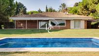 Jardí de Casa o xalet en venda en Sant Vicenç de Montalt amb Aire condicionat, Terrassa i Piscina