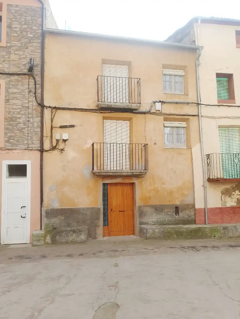 Adossat en venda a Plaça Ramon Martí