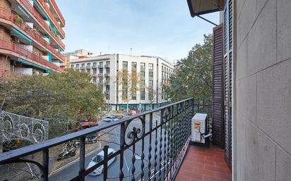 Exterior view of Flat for sale in  Barcelona Capital  with Air Conditioner, Parquet flooring and Oven