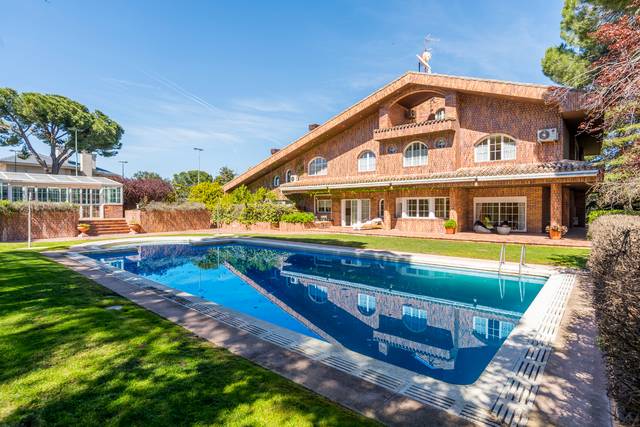 Casa-chalet en Venta en Calle Saliente en Montealina
