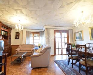 Sala d'estar de Pis en venda en  Madrid Capital amb Calefacció, Parquet i Terrassa