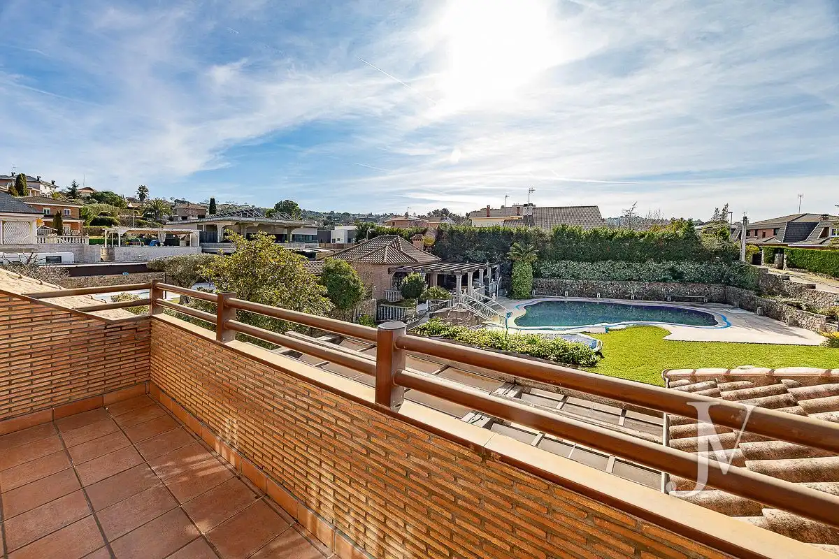 Vista exterior de Casa o chalet en venta en El Casar con Aire acondicionado, Calefacción y Jardín privado