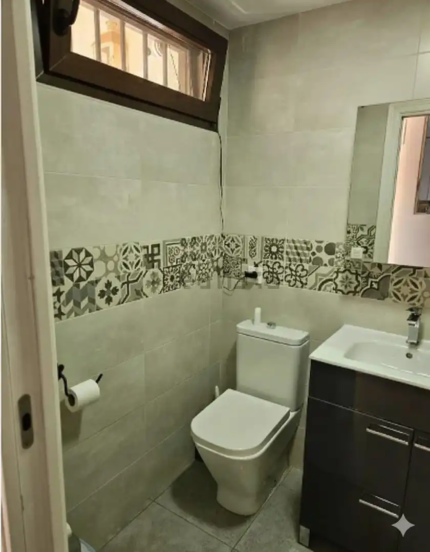 Baño de Casa adosada en venta en Torrent con Jardín privado, Terraza y Piscina