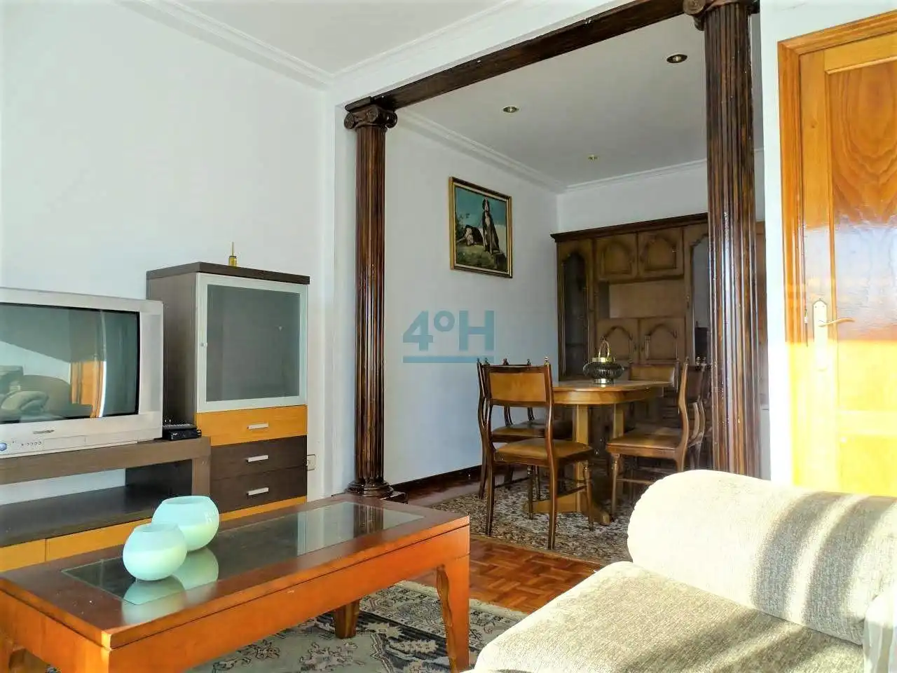 Sala d'estar de Apartament en venda en Ourense Capital  amb Calefacció, Parquet i Moblat