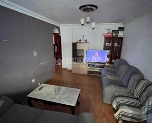 Sala d'estar de Pis en venda en  Huelva Capital amb Aire condicionat i Moblat