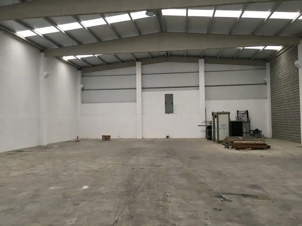 Nave industrial de alquiler en Cabanas