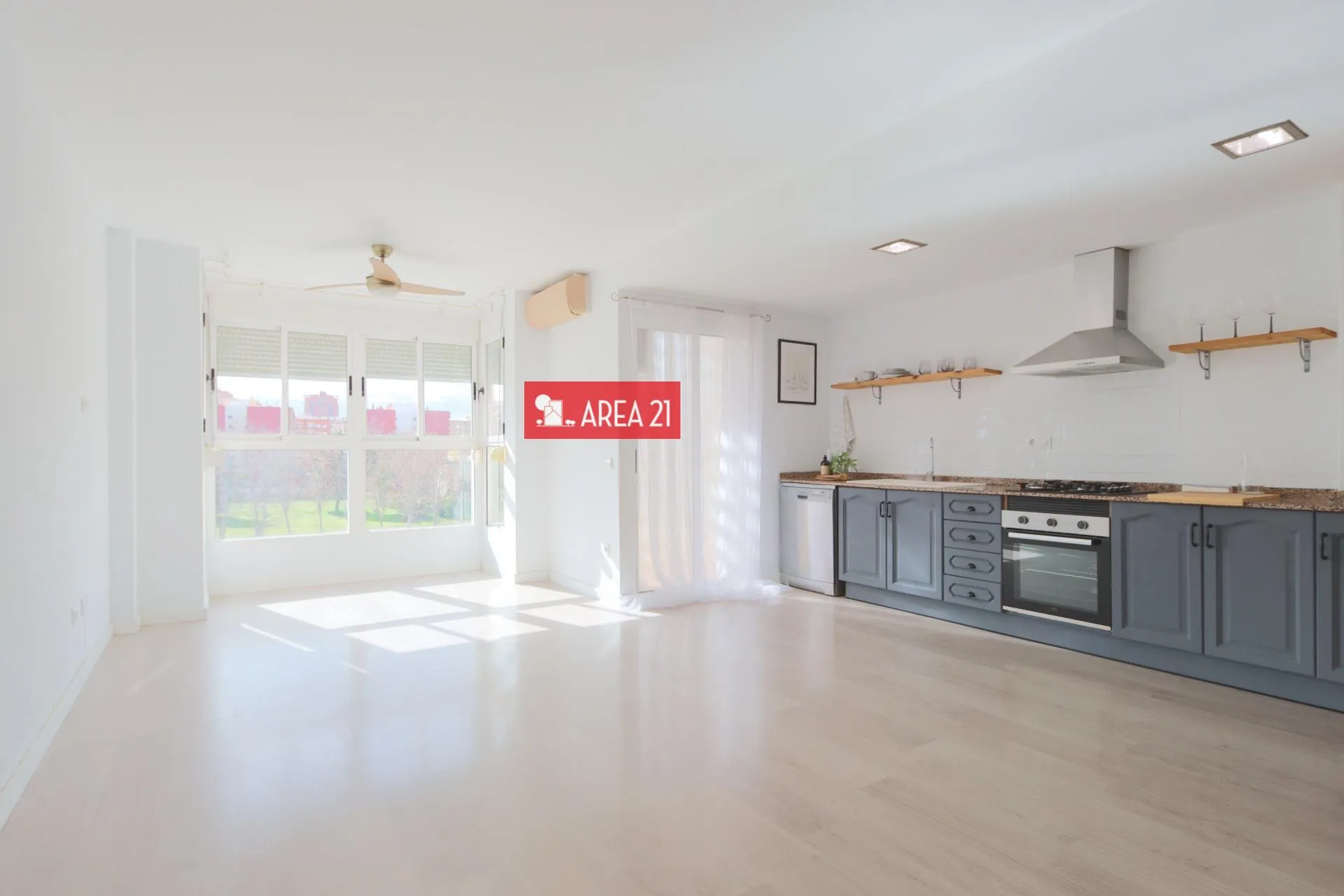 Exterior view of Attic for sale in  Valencia Capital  with Air Conditioner, Parquet flooring and Terrace