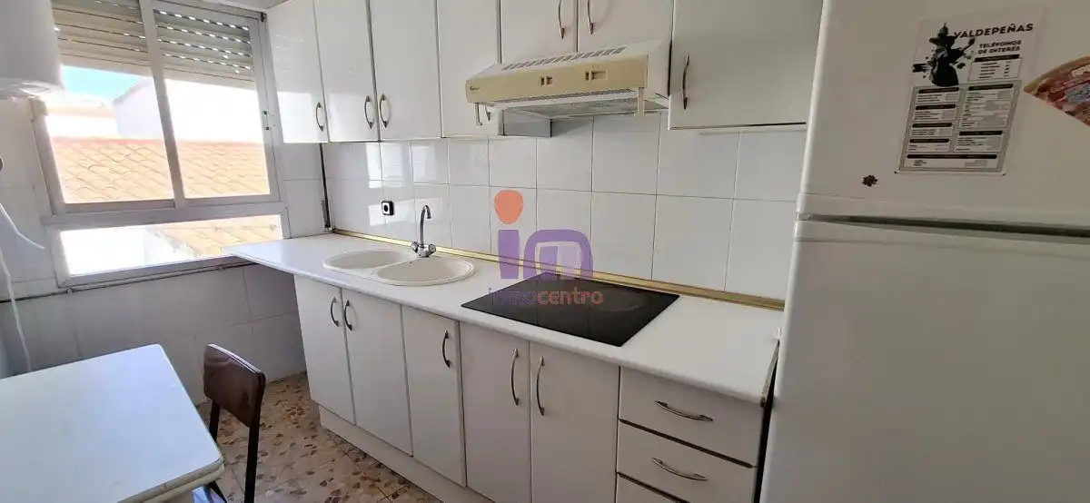 Küche von Wohnung zum Verkauf in Valdepeñas mit Klimaanlage, Heizung und Abstellraum