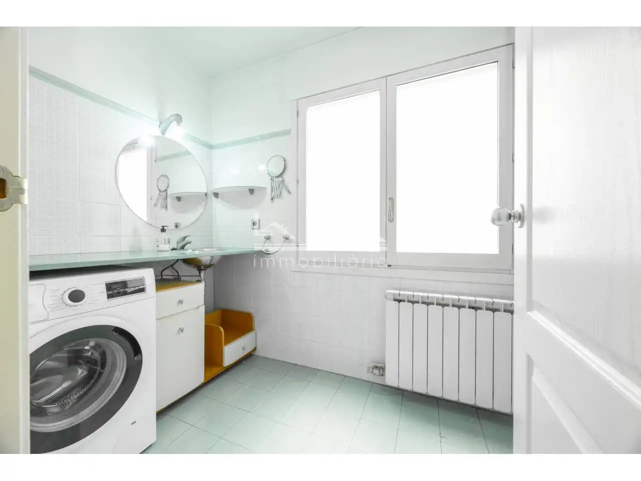 Bathroom of Flat for sale in Vic  with Heating, Parquet flooring and Storage room