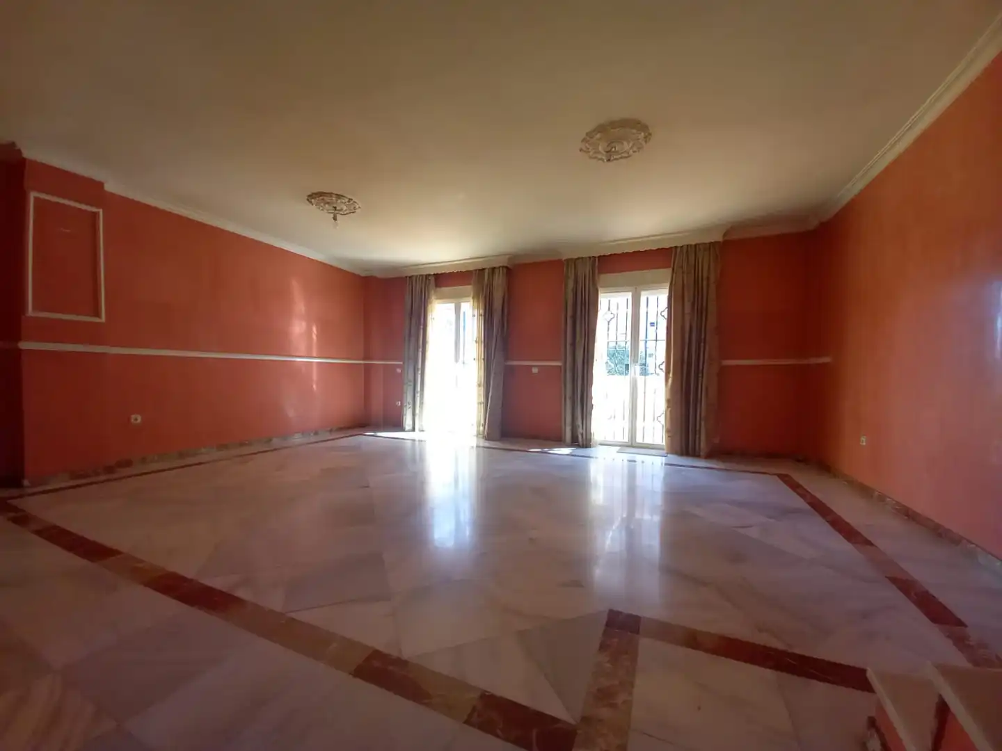 Comedor de Casa adosada en venta en Huelva con Aire acondicionado, Calefacción y Jardín privado