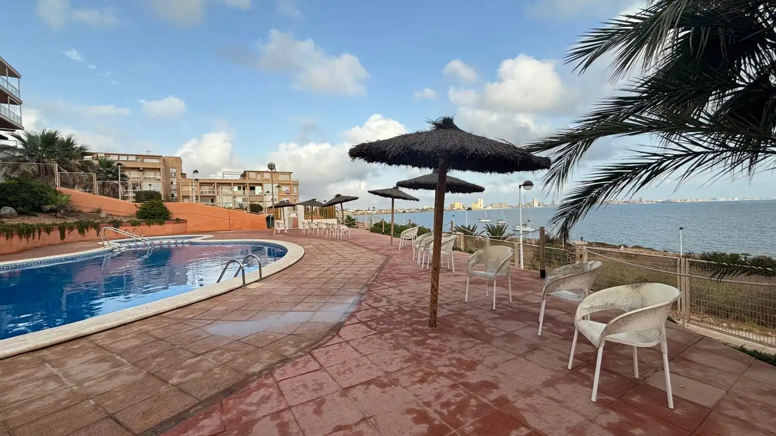 Schwimmbecken von Wohnungen zum Verkauf in Cartagena mit Klimaanlage, Heizung und Terrasse