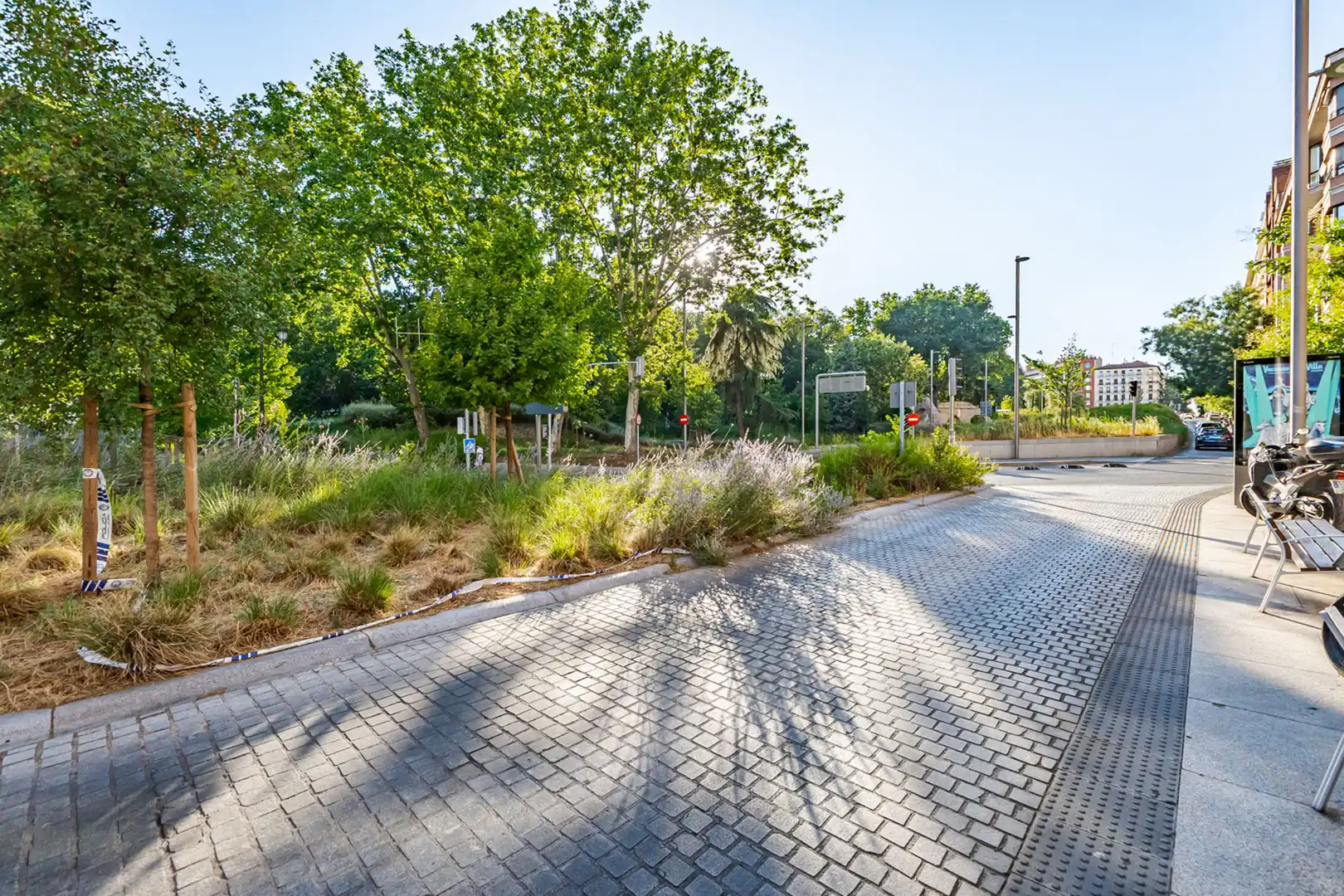 Außenansicht von Geschaftsraum zur Miete in Madrid mit Klimaanlage, Heizung und Alarm