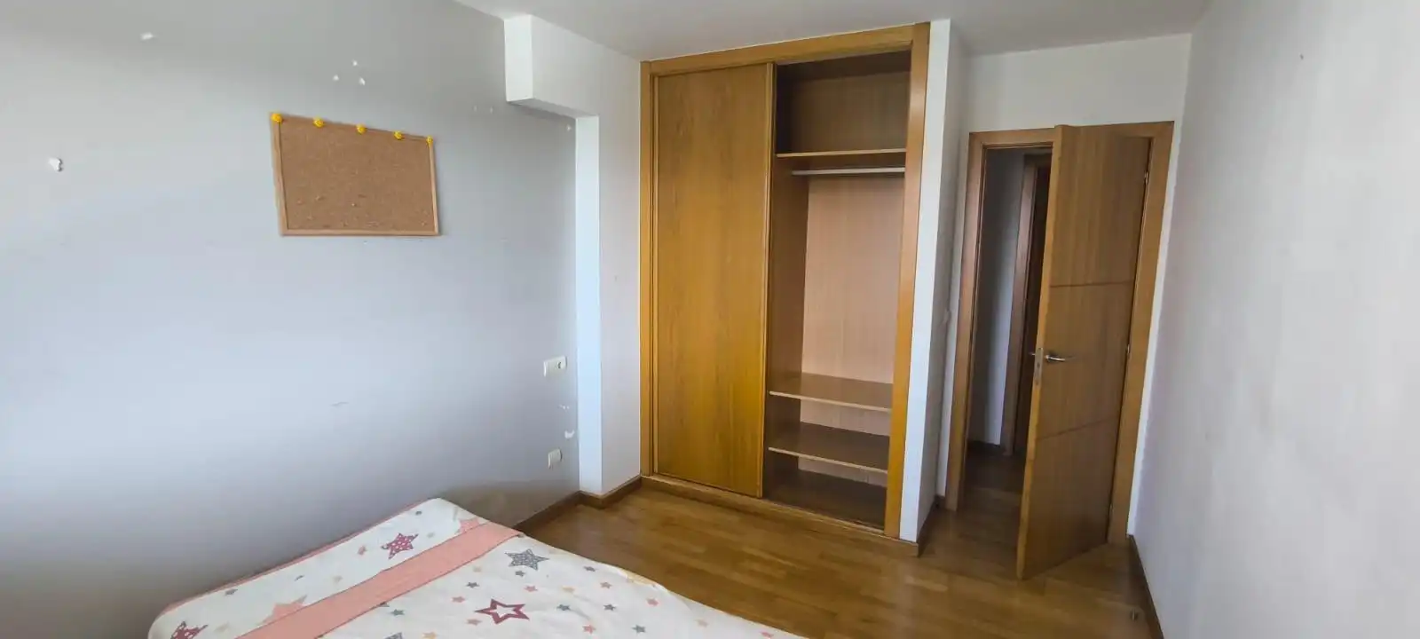 Habitación de Apartamento en venta en Vilagarcía de Arousa con Calefacción, Parquet y Terraza
