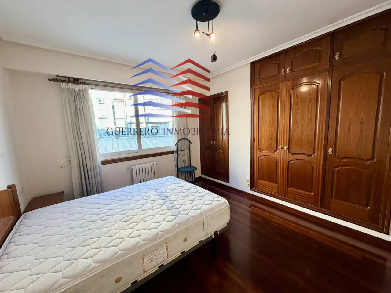 Schlafzimmer von Wohnungen zur Miete in Ourense Capital  mit Heizung, Parkett und Abstellraum