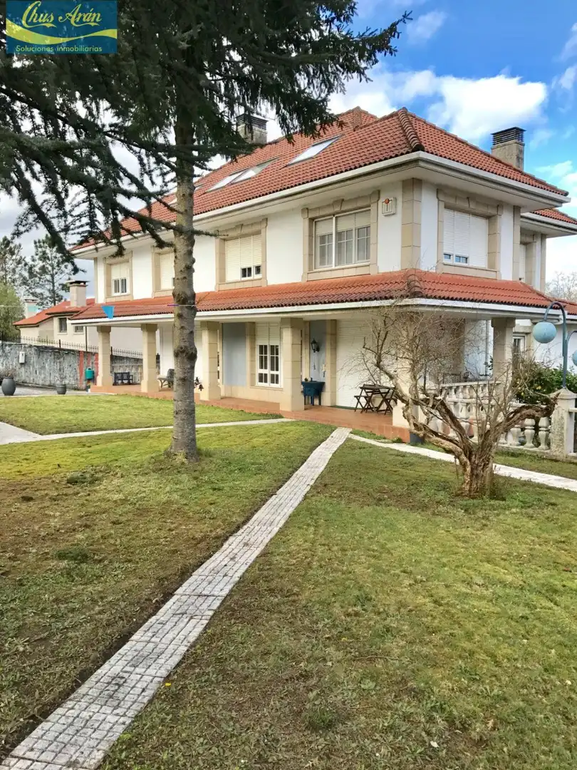 Vista exterior de Casa o chalet en venta en Santiago de Compostela  con Calefacción y Balcón