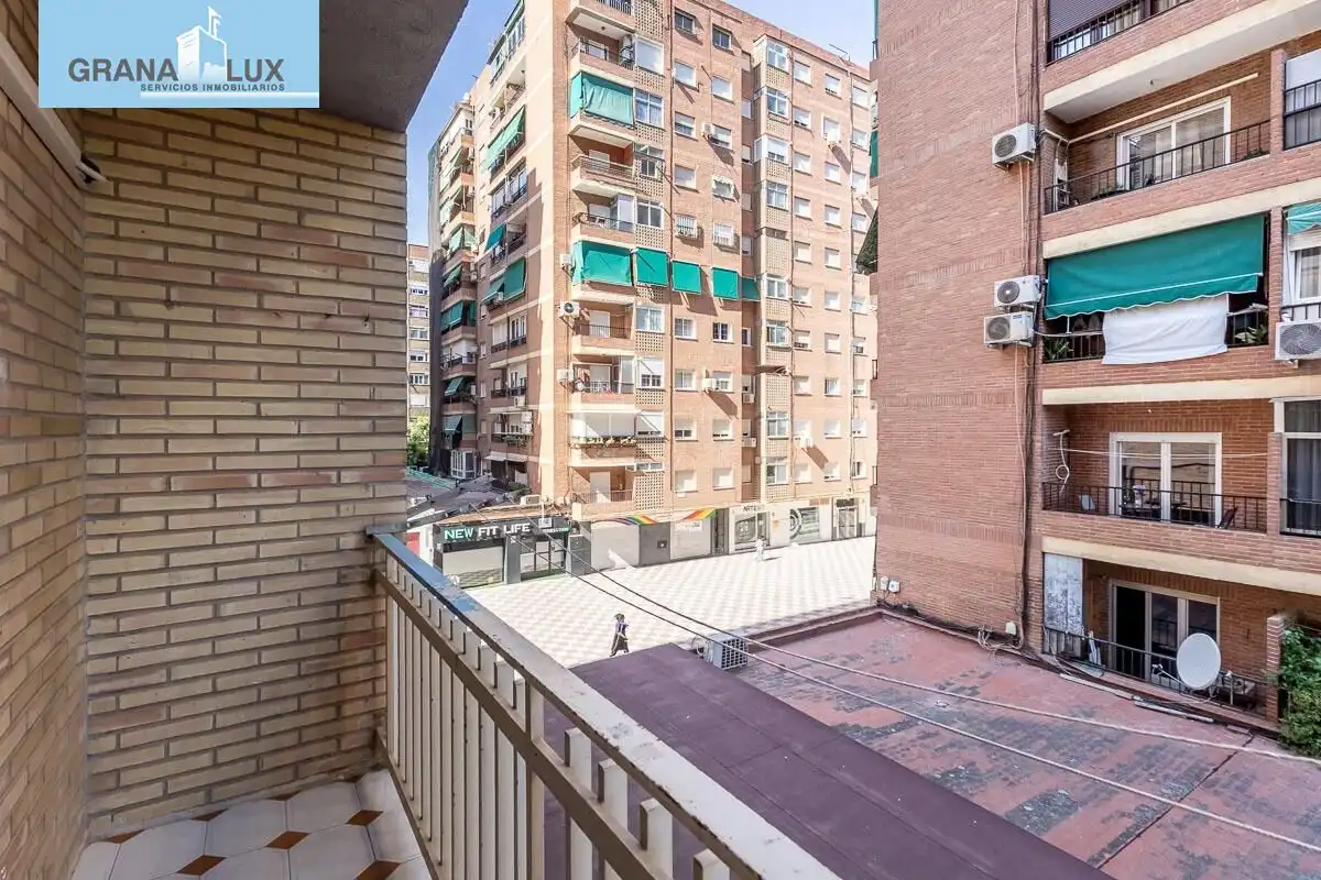 Piso con ascensor en venta en Calle Reina Mora, imagen 3