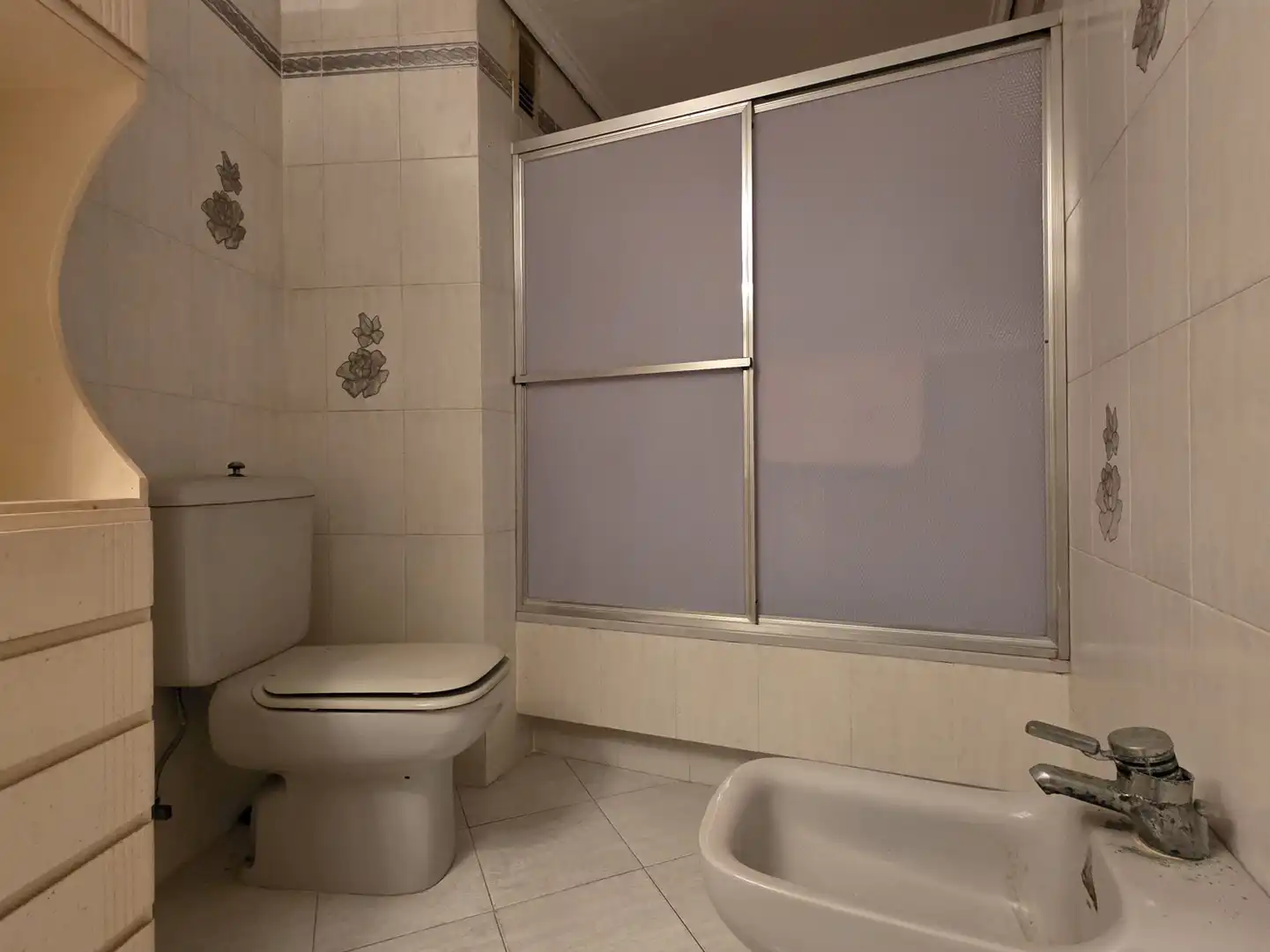 Baño de Piso en venta en Castellón de la Plana / Castelló de la Plana con Balcón