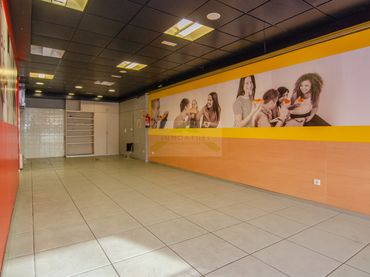 Locale commerciale in affitto a Os Mallos
