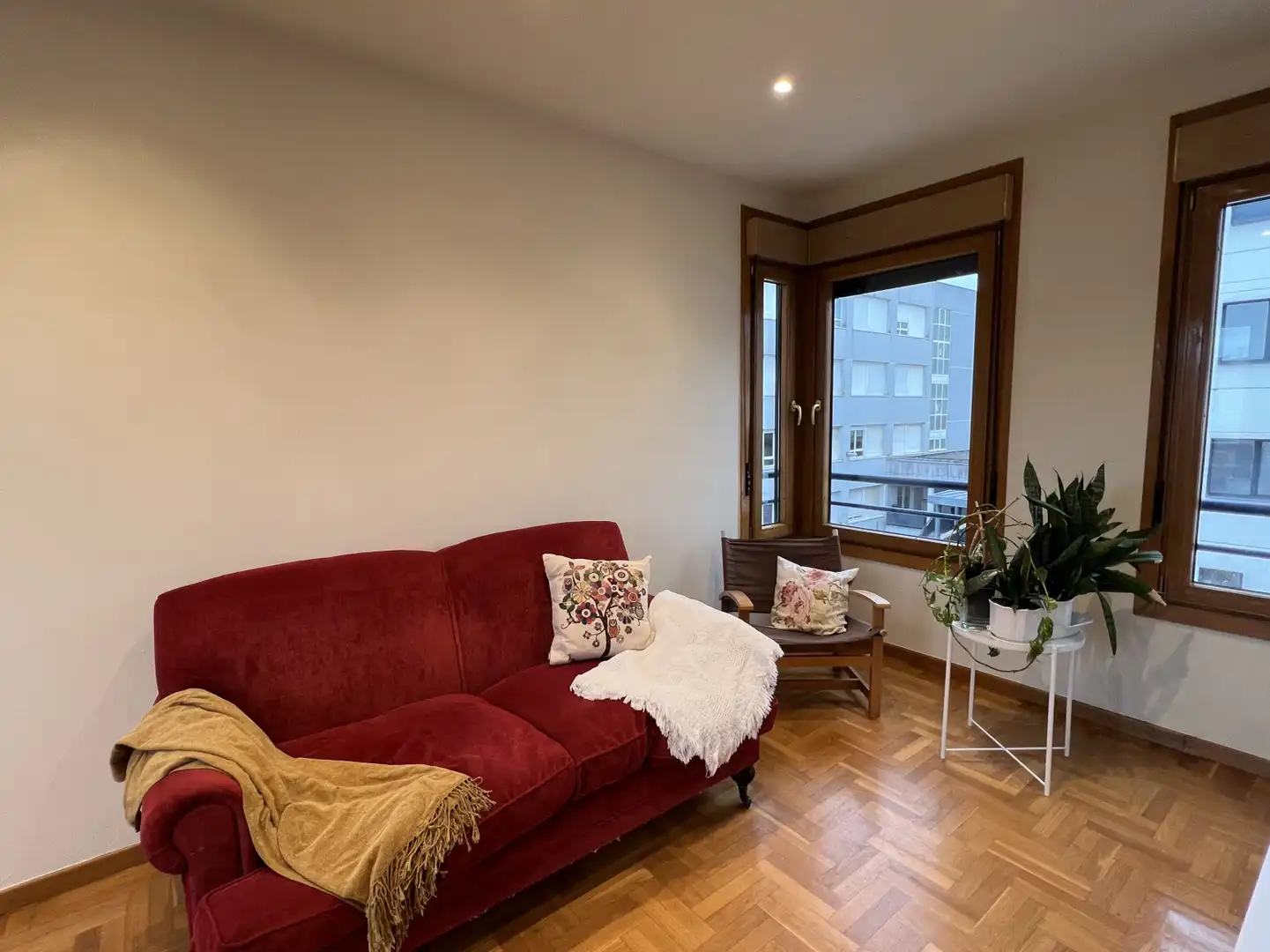Sala d'estar de Àtic de lloguer en Gijón  amb Calefacció, Parquet i Terrassa