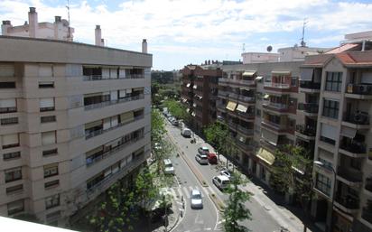 Vista exterior de Pis en venda en Reus amb Aire condicionat, Terrassa i Balcó
