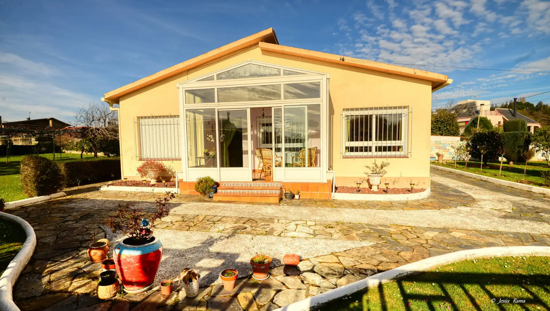 Vista exterior de Casa o xalet en venda en Oleiros amb Jardí privat, Traster i Moblat