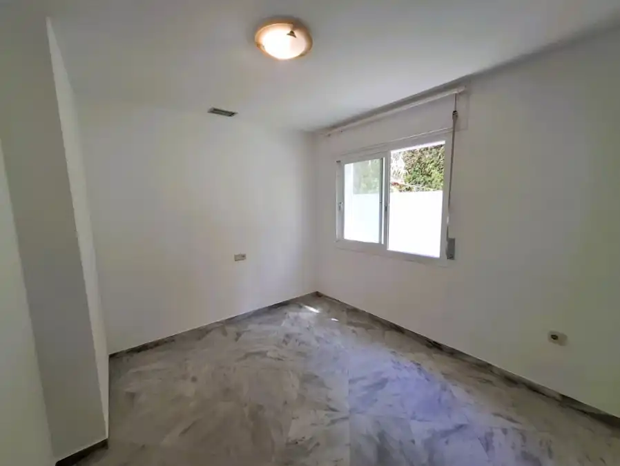 Bedroom of Flat for sale in Marbella  with Air Conditioner, Private garden and Terrace