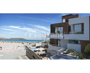 Vista exterior de Casa o xalet en venda en Benidorm amb Aire condicionat, Calefacció i Jardí privat
