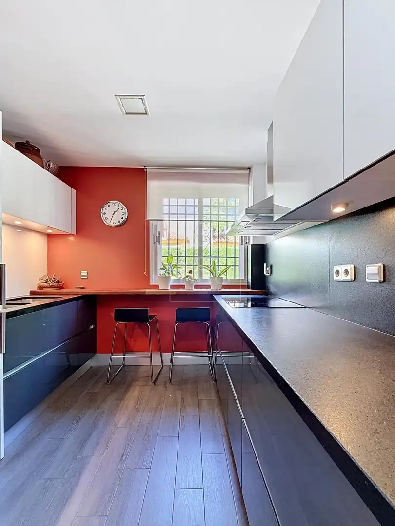 Cocina de Casa adosada en venta en Peligros con Aire acondicionado, Calefacción y Jardín privado