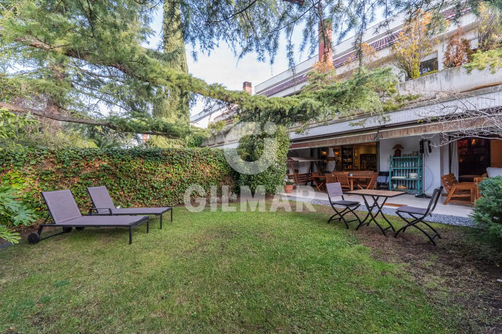 Garten von Einfamilien-Reihenhaus zum Verkauf in La Moraleja mit Klimaanlage, Heizung und Privatgarten