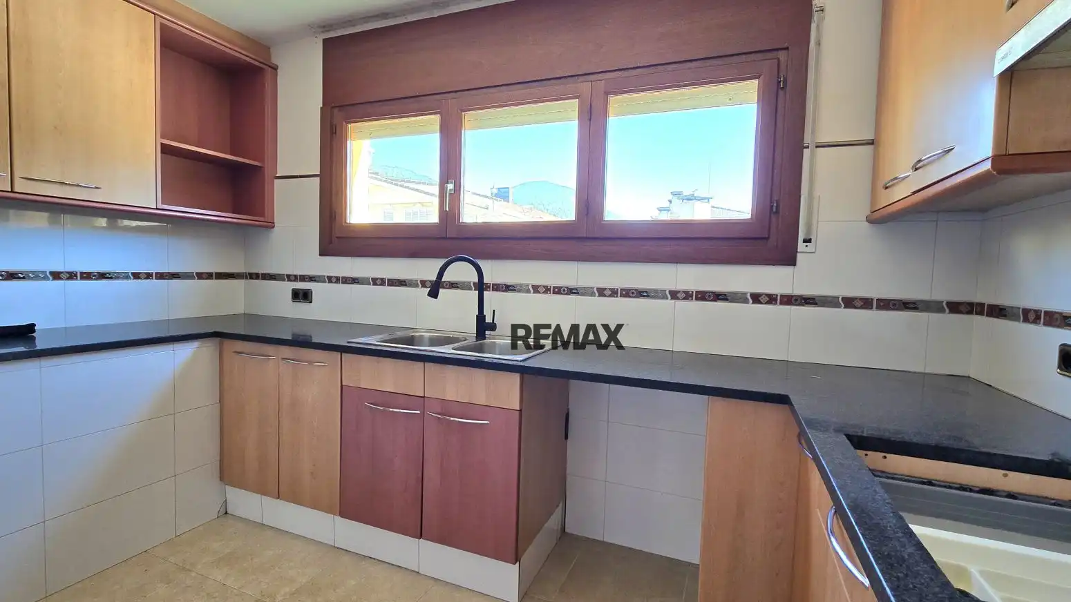 Detached house with garden for sale in Calle CL ISAAC ALBENIZ, imagen 6