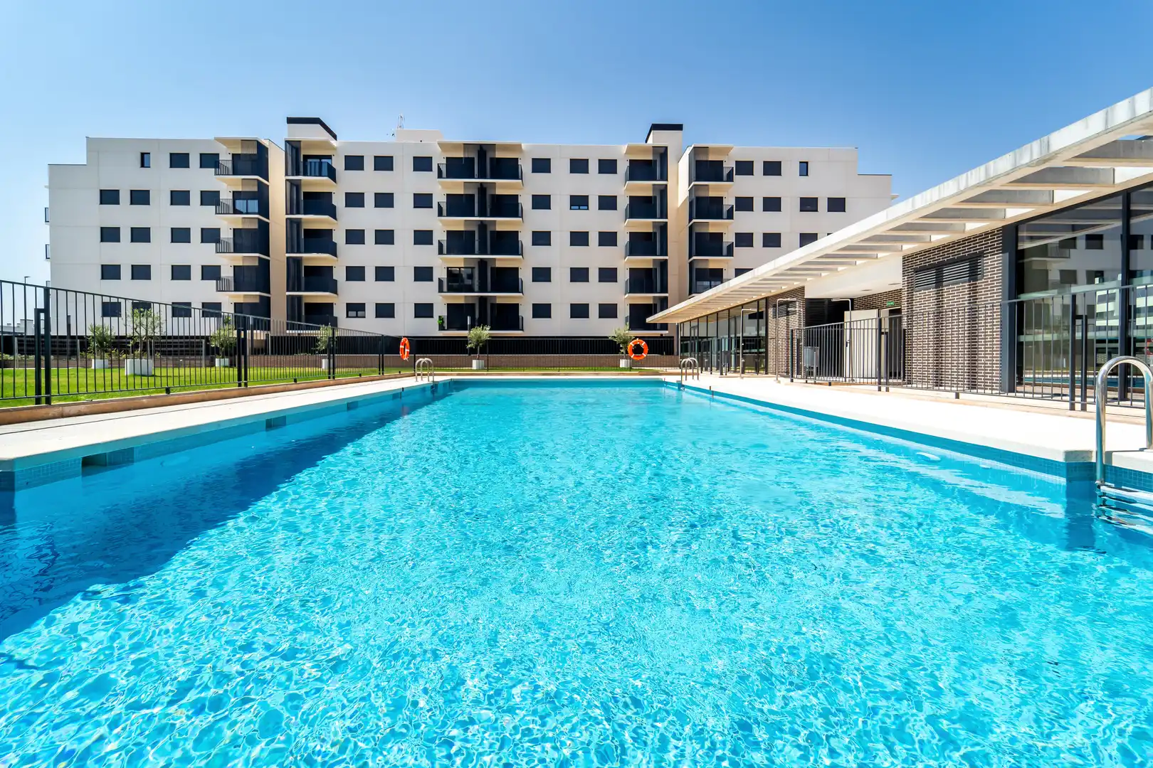 Piscina de Planta baixa de lloguer en Alcalá de Henares amb Aire condicionat, Jardí privat i Traster