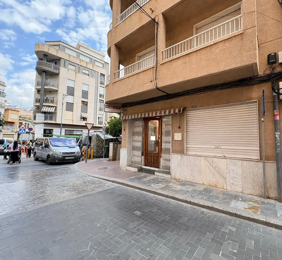 Vista exterior de Local en venta en Callosa de Segura con Aire acondicionado