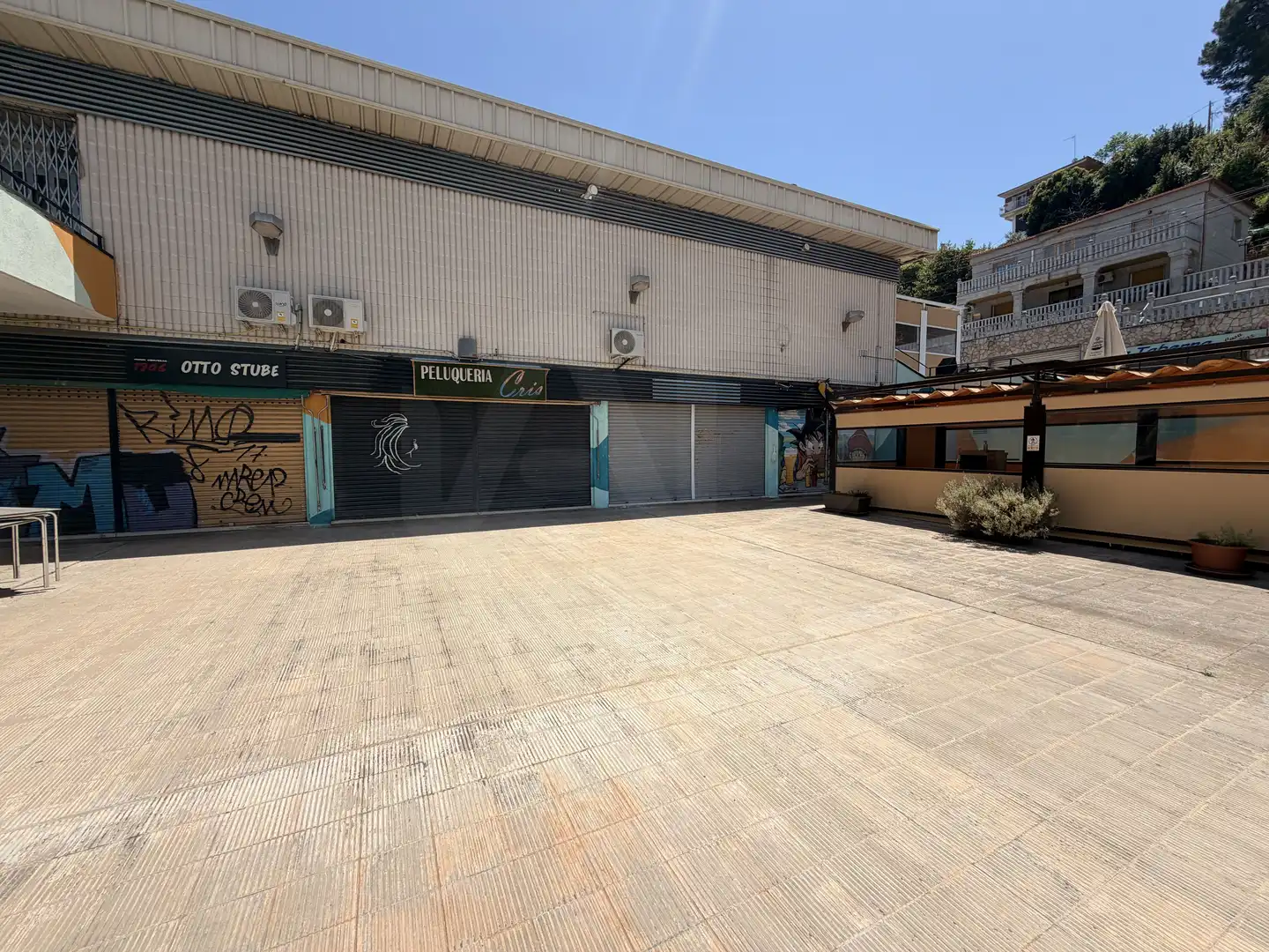 Local comercial en venta en Avenida selva negra, 3 47 47