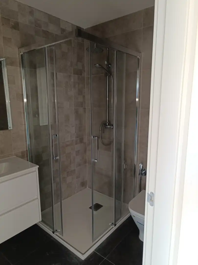 Badezimmer von Dachboden zum Verkauf in Oviedo  mit Heizung und Terrasse