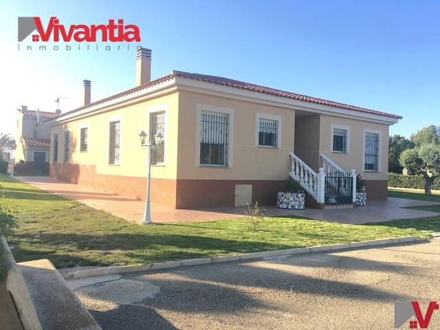 Casa-chalet en Venta en Torrealvilla