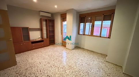 Piso en Jamilena semireformado con 3 dormitorios, balcones y terraza comunitaria, imagen 3
